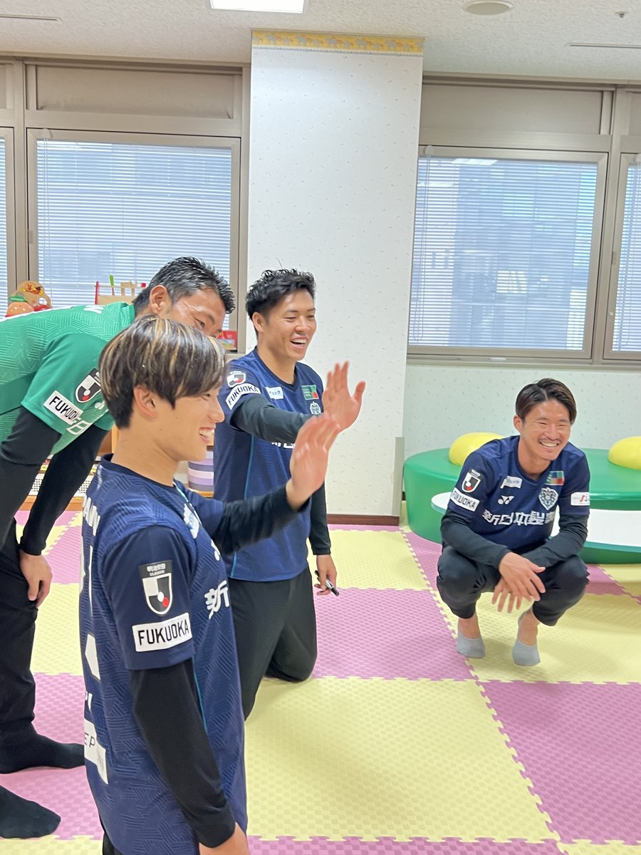 AvispaF's tweet photo. 【#アビスパ福岡選手会 #smileプロジェクト 活動報告】

地域奉仕活動の一環としてこどもたちをホームゲームに招待、福岡市立こども病院･九州大学病院を訪問させて頂きました

ご協力いただきました皆さまへ心より御礼申し上げます。
今後もアビスパ福岡基本理念実現のため、地域奉仕活動を継続して社会に貢献して参ります。
引き続きのご支援、宜しくお願い致します。

▼詳細はこちら
https://t.co/rU1vfrqZSS

#アビスパ福岡