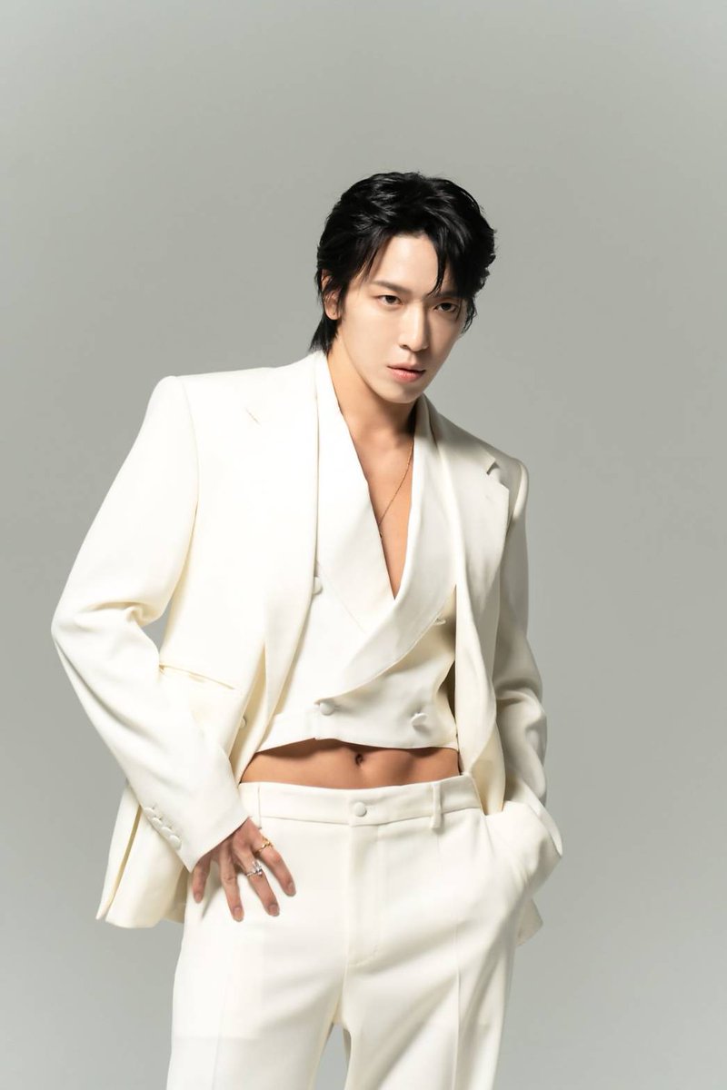 BookJYH's tweet photo. Dress Code 🤍 White 🤍 🫣 https://t.co/lH0boWpqXY