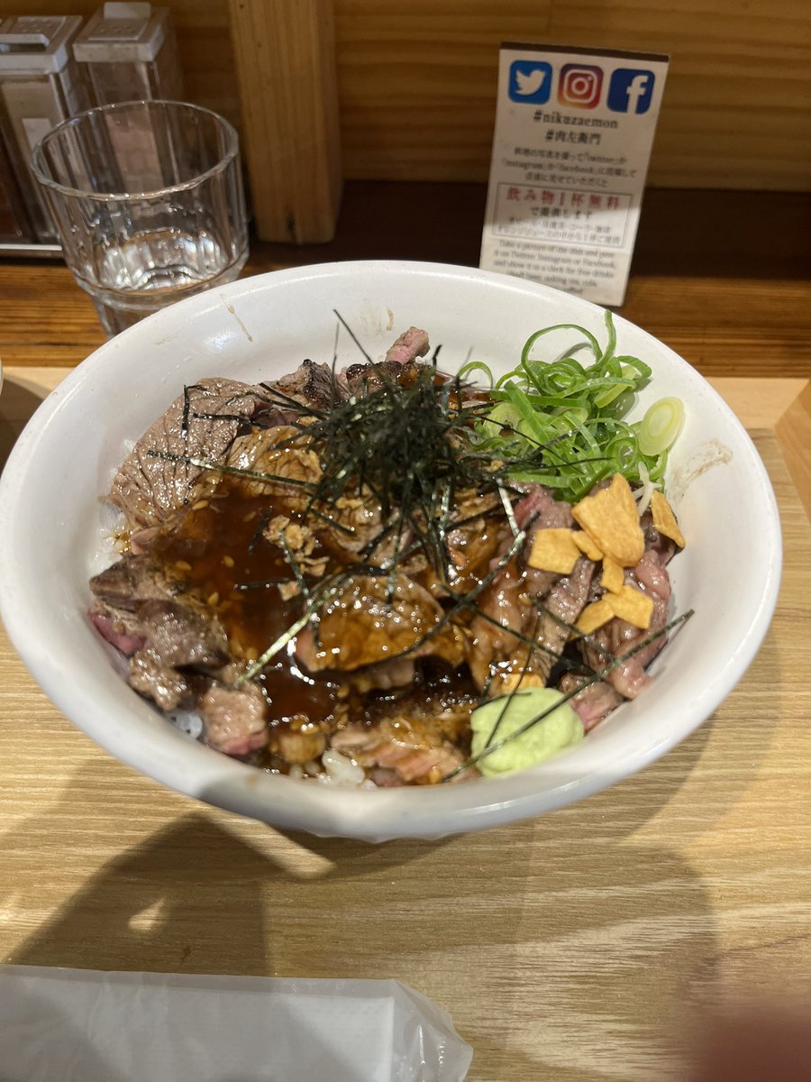 daisuke_lol's tweet photo. いざ実食

#肉左衛門
#nikuzaemon https://t.co/JYXdXNGEkm