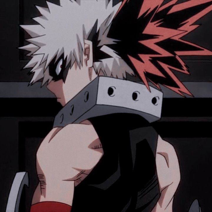 FieryAggression's tweet image. "Happy freakin’ Thanksgiving, extras. Whether I hate you or not, I still don’t care if you kick the bucket. Just don’t ruin the damn day, got it?" glares over his shoulder