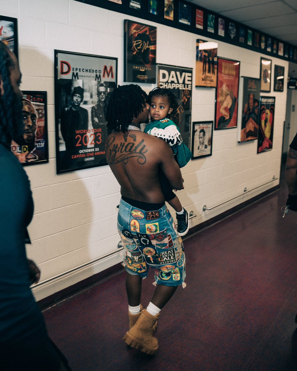 toosii2x's tweet image. 2 different people.