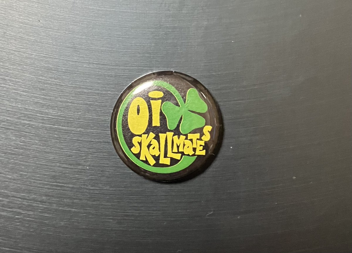 Top_40_Age's tweet photo. #605 Oi-SKALL MATES (にステッカーとバッジを添えて)
約20前くらいのBAD MANNERS来日公演で購入。
#マーチャンダイズ記録シリーズ #OiSkallMates #オイスカ #4Evers #RedHotRockinHood #SubstituteSteppers #大将 #心の銃 #RudeBones #TropicalGorilla #CHANIWA #T字路s #DieselAnn https://t.co/JeyjMNTQlD