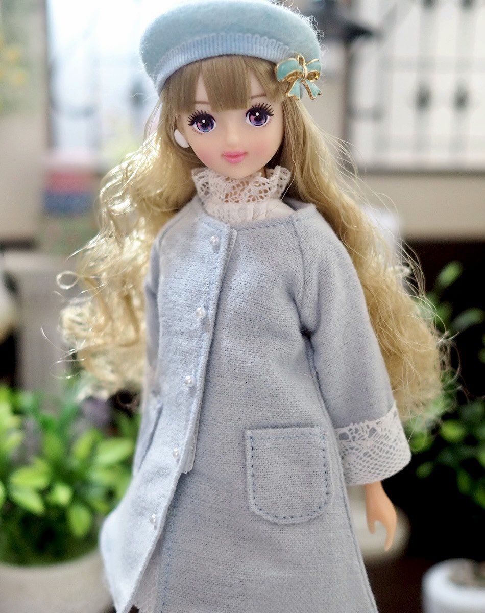 【美品】ジジカクさんのお友達人形　女の子　ケープコート　ZIZICACC 2024年度版クリスマスドレスケープコートドレスセット。 うんうん