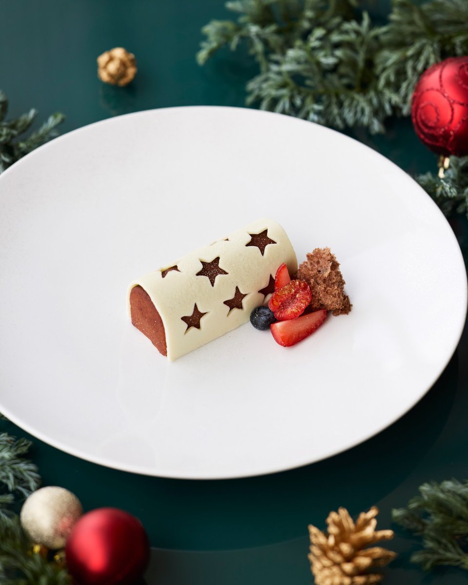 FSTokyo's tweet image. 2025年ミシュランガイド東京掲載のフレンチビストロが贈る、特別な一日を華やかに彩るフレンチコース7品🌟 

期間: 2024年12月24日(火)、25日(水)、31日(火) 
料金: 35,000円（税サ込み）　
予約: オンラインbit.ly/3CWb0KPまたは 03-5222-7228

#クリスマスディナー #丸の内ディナー