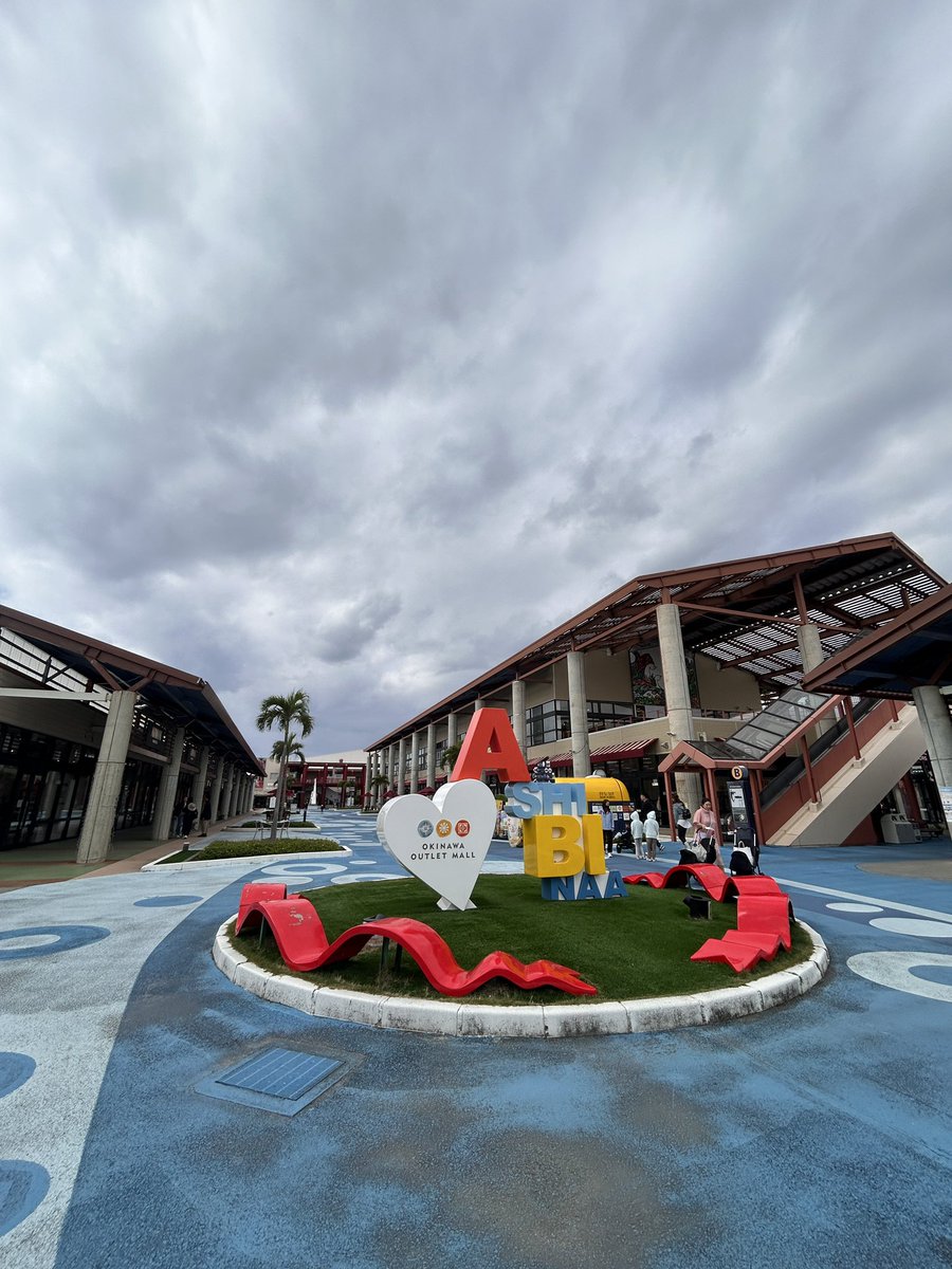 LipRusty's tweet photo. 沖縄アウトレットから海浜公園へ

#沖縄移住

#移住  #キャンプ #旅人 #ハンターカブ #CT125 https://t.co/cTSRJtNNxE