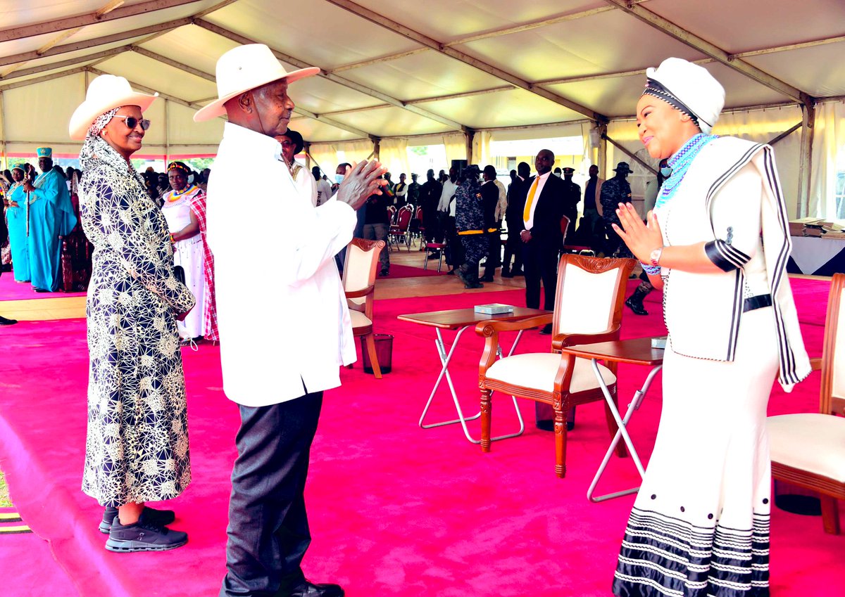KMSmedianetwork's tweet photo. #KMSQuotes: @KagutaMuseveni, “We, the Pan-Africanists, have identified three key historical missions that we, as Africans must achieve in order to survive as free people and to thrive. These missions are:
1. Prosperity for the African people,
2. Strategic security,
3. Embracing the concept of Undugu (brotherhood and fraternity) among our people, which is a blessing given to us by God”