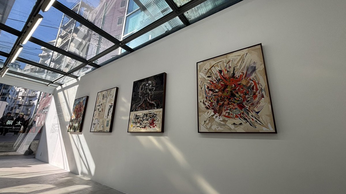 explosion8982's tweet photo. #ヨルシカ_太陽 #ヨルシカ
太陽展行ってきた
作品の立体感とかキャンバスの横にも絵柄書いてたりとか壁面にほんものの羽貼ってたりとか作品の世界を落としこめてるのがすごいなって思いました
あと個人的には絵の雰囲気が盗作の時っぽくて懐かしかったです https://t.co/rgjXsXJbtr