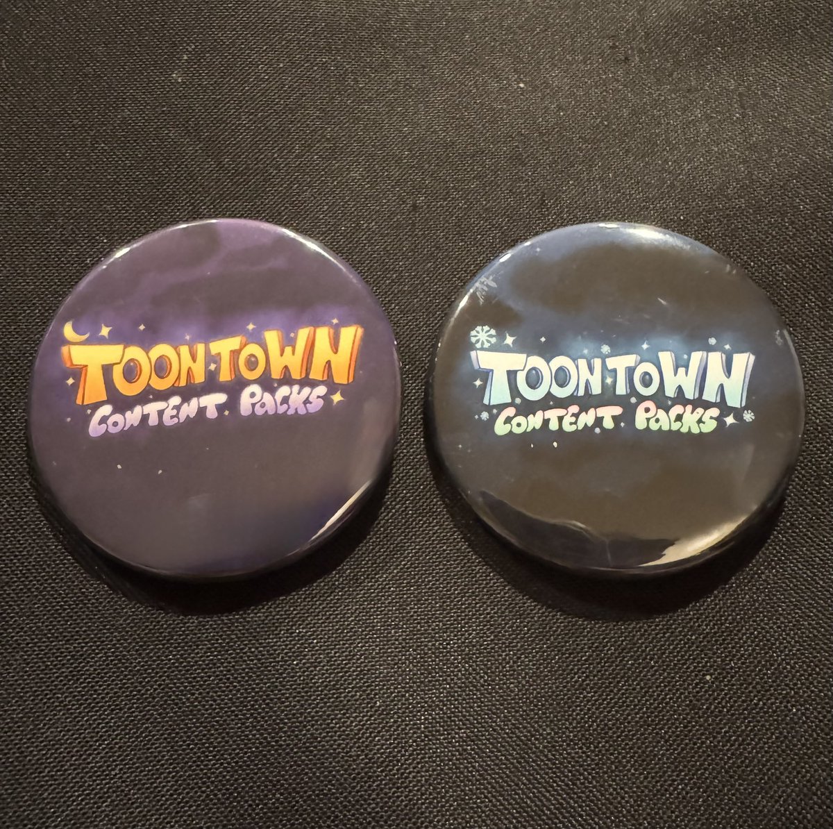 contentpacks's tweet photo. A brand new wintery pin awaits those who attend ToonFest Columbus ☃️❄️🌲 https://t.co/TmiYITPODc