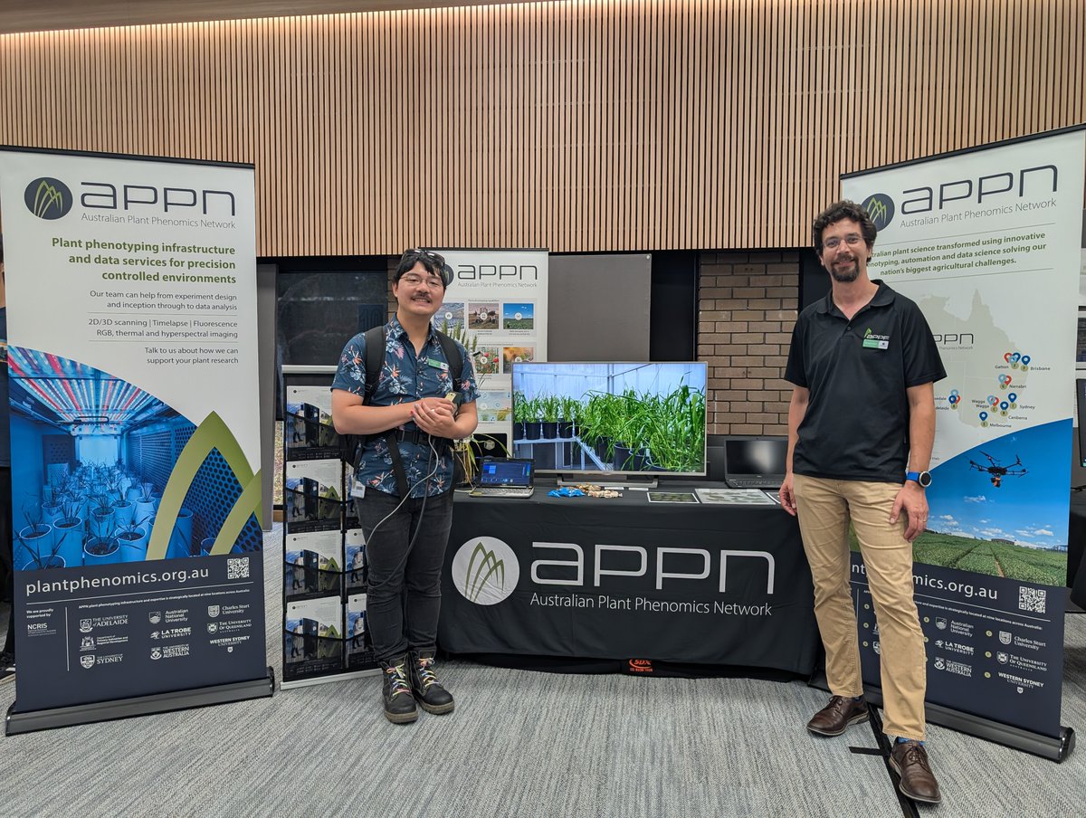 AustPlantPhenom's tweet photo. APPN's @scienceANU team attended the Research Infrastructure Expo 2024 to showcase our offering. Great to meet with Jessica Brosnan (NCRIS Director), Claire Sainsbury (AS Research Policy &amp; Programs) &amp; Prof Ute Roessner (Pro-Vice Chancellor, Research Initiatives &amp; Infrastructure). https://t.co/tH72RS7BG0