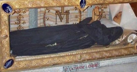 miriamwesten's tweet photo. St. Catherine Labore's Body is #Incorrupt - the #Nun who saw the Vision of the Miraculous Medal! Saint of November 28 - #FeastDay
https://t.co/QqyWqSqsf7 https://t.co/E9bR3TBNFY
