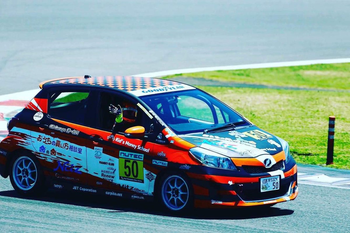 50racer50's tweet image. ドリームカップ
Vitzで参戦。

師匠平岡塾長と2015年にした約束の実現です。

ついでのCドラ、渡辺圭介。

#dreamcup
#vitz
#富士スピードウェイ
#yariscup