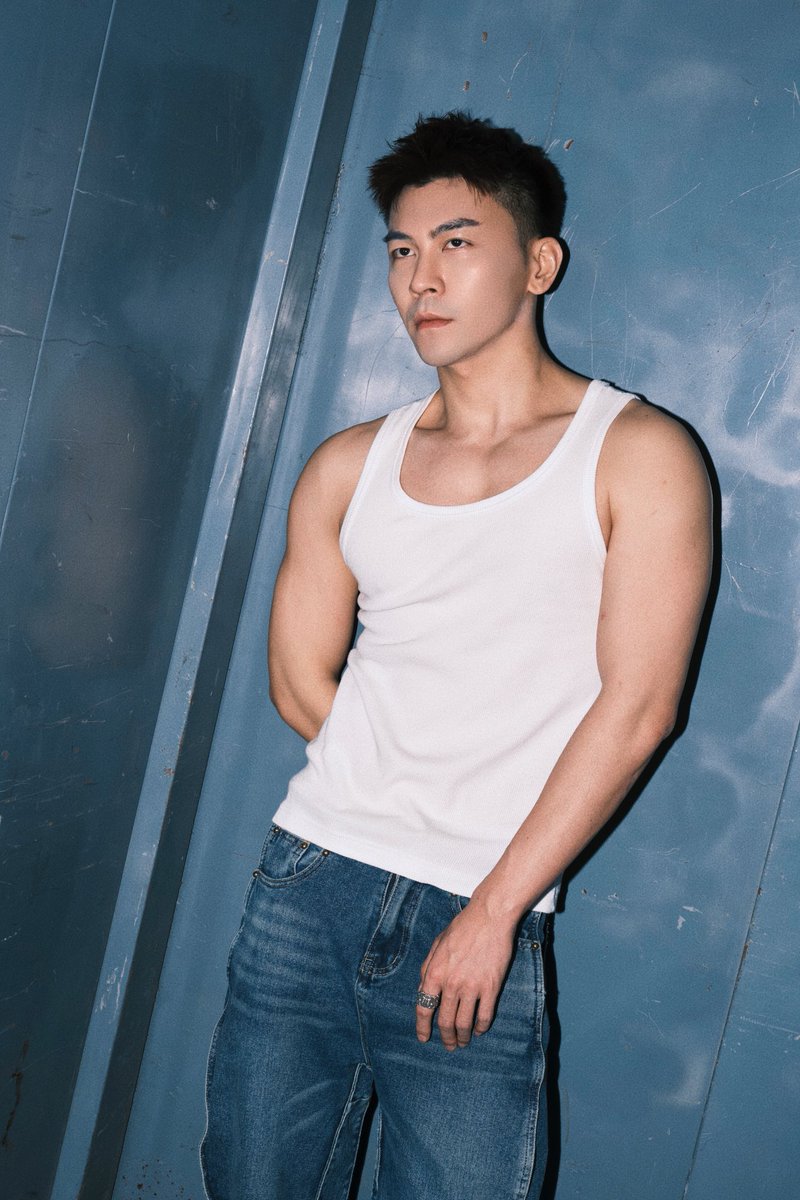 北京

平面模特抖音网红
俊朗帅气
体育生身材
可以小癖好

Position : Top 
Age : 26
Height : 180
Weight : 70
Size : 17