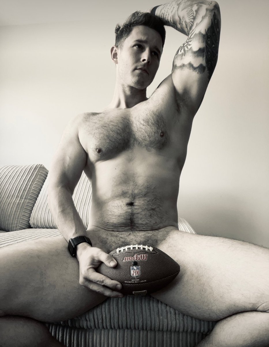 real_neilsmith's tweet photo. If the Dallas Cowboys win and you’ve reposted this pic before kick off, I’ll send you all a very nice “thank you” in your DM’s. Happy Thanksgiving 🦃🇺🇸 https://t.co/9X3vHCoWOi