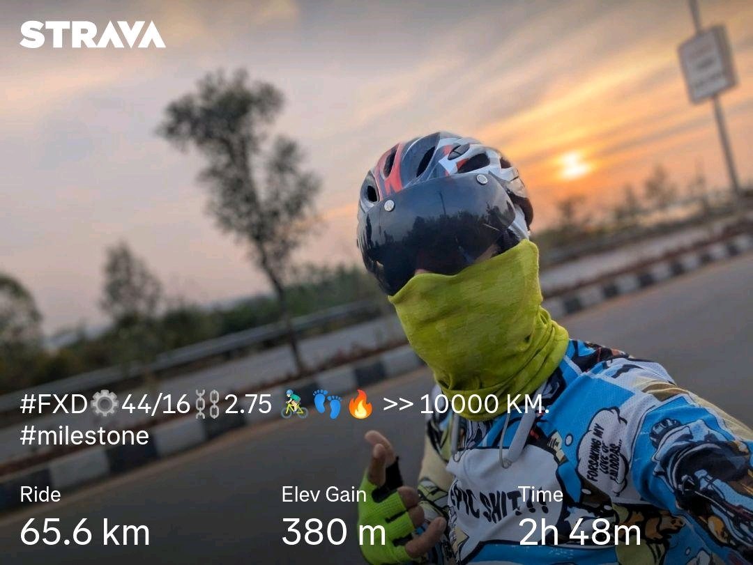 steelstreetbikr's tweet image. They said 🗣️it's High Risk to ride #fixie on the #streetsofhyderabad
ME🗣️ yeah! True ✓
.
.
.
And Now • #FXD⚙️44/16⛓️2.75 🚴🏻‍♂️👣🔥 &amp;gt;&amp;gt; 10000 KM.😎

Yr.2024 &amp;gt;&amp;gt; 99 Rides || 6050 KM.
Total Distance &amp;gt;&amp;gt; 32000+ KM.

📸 #steelstreetbiker
instagram.com/p/DC4LXAcyqN8/…