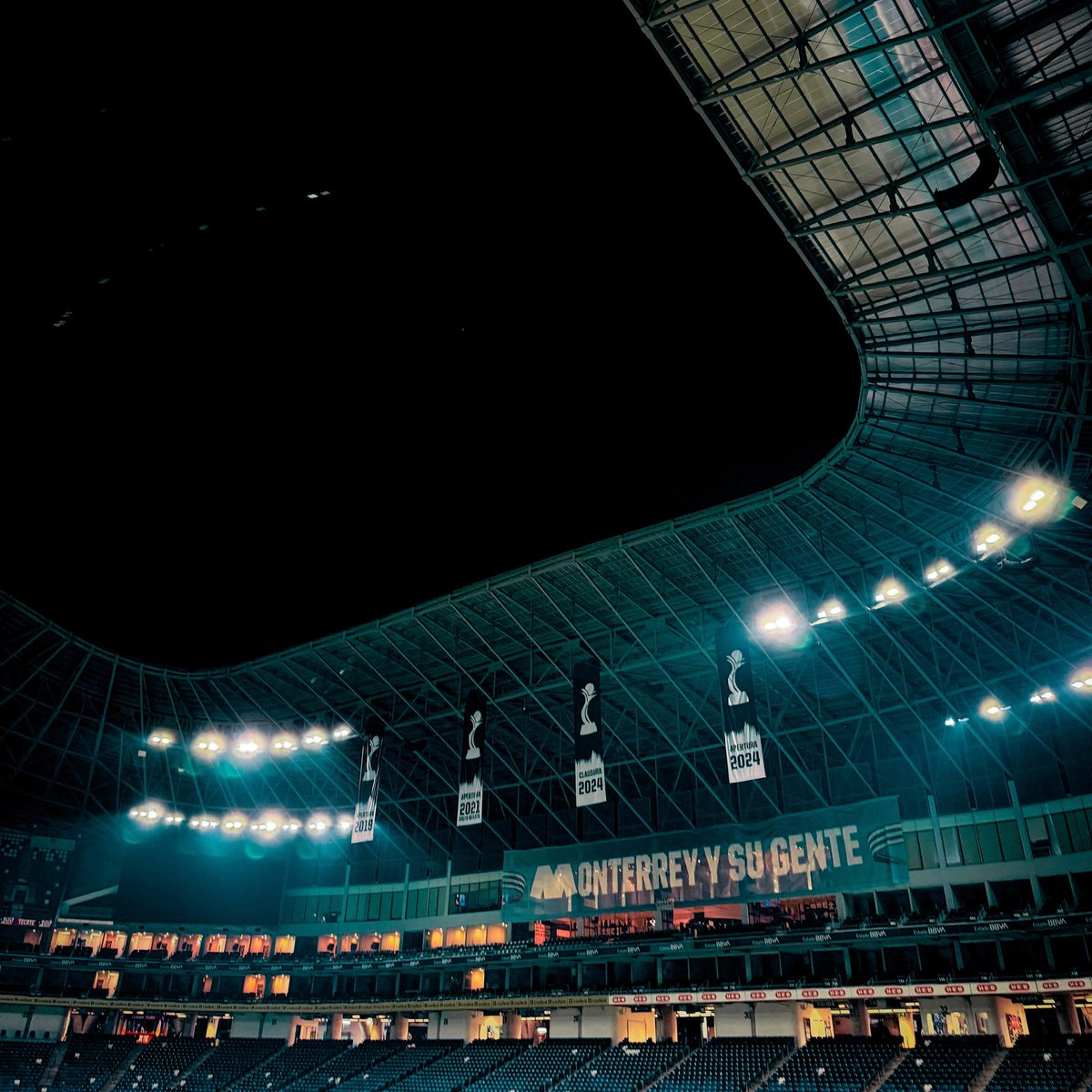 El escenario de la mejor noche de nuestras vidas. ⭐️⭐️🌟🌟

#bic4Mpeonas