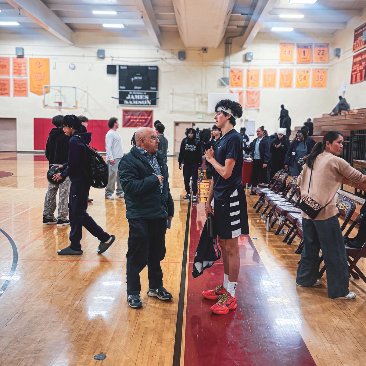 LoyolaBB's tweet photo. FINAL | Loyola 65, Fairfax 51

Junior G Jack Jeffery ’26 scores a team-high 12 points tonight, including a monster dunk in Q1, and gets the postgame chat with @latsondheimer.

Cubs now 4-0 to start the season! #GoCubs https://t.co/8GODccVnkx