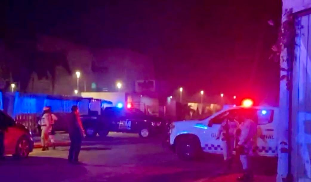 Noticaribe's tweet image. #PRELIMINAR | OPERATIVO EN EL SINDICATO DE TAXISTAS DE PLAYA: Reportan fuerte movilización policial en gremio de Solidaridad a unas semanas del cateo en sede sindical de Cancún noticaribe.com.mx/2024/11/27/ope…