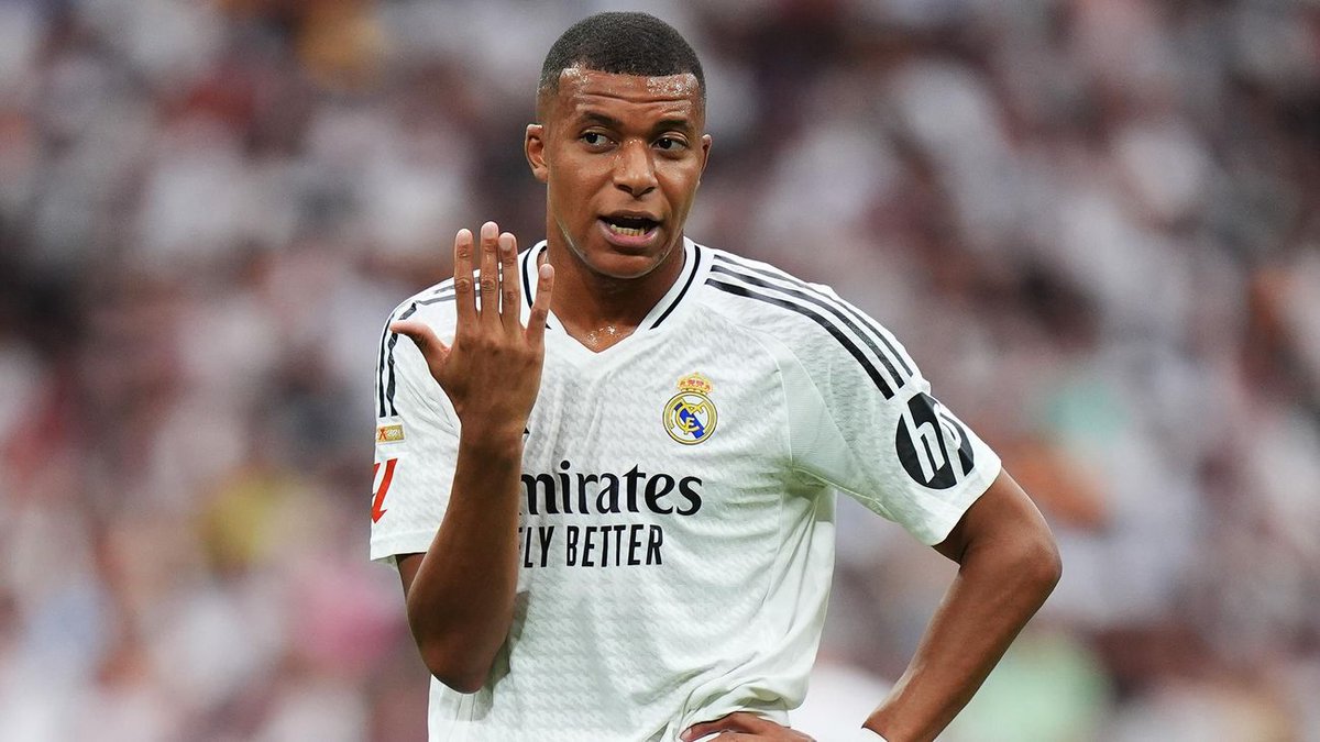 sachinwele1's tweet photo. "Kylian Mbappé is just an average player at Real Madrid. 🤷‍♂️ All those records, goals, and highlights? Just another day at the office for an 'average' Galactico. #HalaMadrid #Mbappe" https://t.co/F2Swadds7A