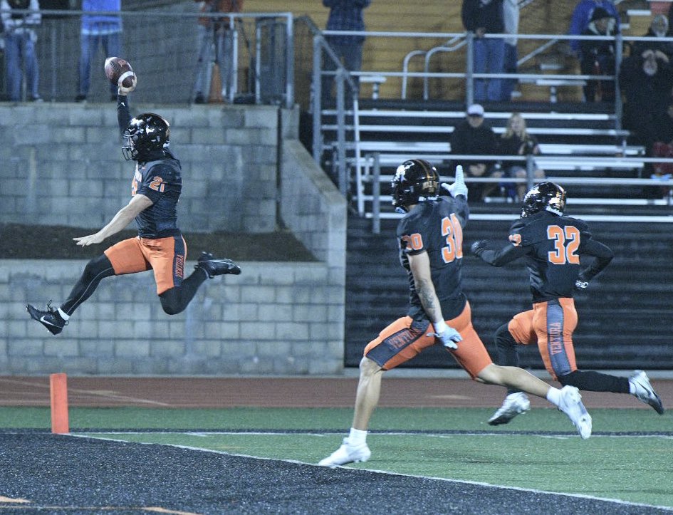 VCPirateAthletics (@vcathletics) on Twitter photo FB🏈: Blocked punt for a PIRATE TOUCHDOWN 🏴☠️🏆
#30 Eric Rivera with the block and #21 Caleb Alvary with the touchdown.
#29 Pimentel’s extra point is good.
Pirates lead 31-24
3:40
3Q
<a href="/vcscolleges/">VCStar CollegeSports</a> <a href="/TheAcornSports/">Acorn Sports</a> <a href="/scfafootball/">Southern California Football Association</a> FB🏈: Blocked punt for a PIRATE TOUCHDOWN 🏴☠️🏆
#30 Eric Rivera with the block and #21 Caleb Alvary with the touchdown.
#29 Pimentel’s extra point is good.
Pirates lead 31-24
3:40
3Q
<a href="/vcscolleges/">VCStar CollegeSports</a> <a href="/TheAcornSports/">Acorn Sports</a> <a href="/scfafootball/">Southern California Football Association</a>