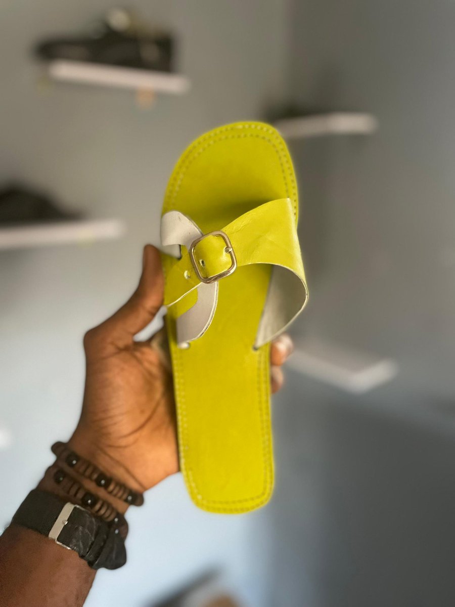 JustOlamilekan_'s tweet image. Pretty ladies wear pink or lemon?
With just 5k, you can get this slippers starting from Dec 1st.