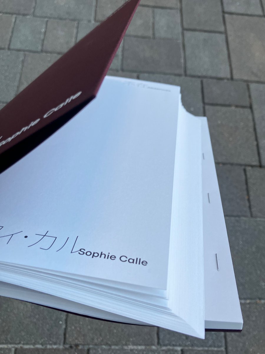 eanahotas's tweet photo. 待ち望んでいたソフィ•カルの「不在」やっと鑑賞できました。
図録のデザイン(おおうちおさむ)も良かったです。
三菱一号館美術館、1/26 まで。
#SophieCalle #Absences https://t.co/A9c4Ymxl0A