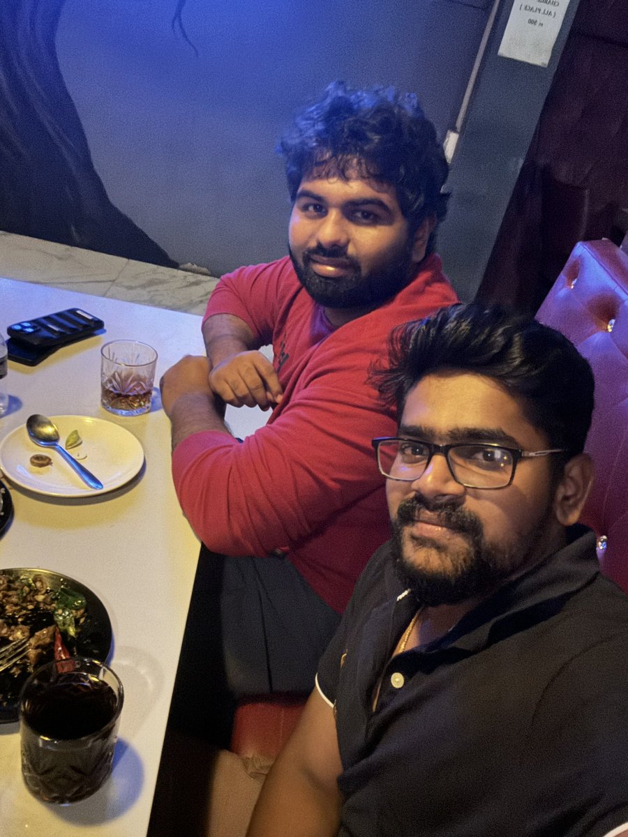 shiva10893's tweet photo. நேற்று மிகவும் மகிழ்ச்சியாக குடித்து மகிழ்ந்தோம் #Gravity #akrida #restopub https://t.co/oKB8oHm8cs