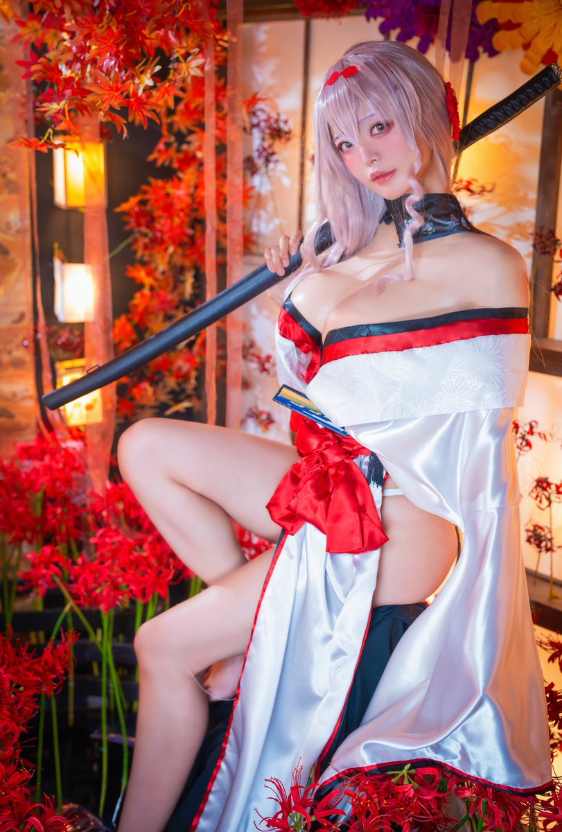 yanyan_cos's tweet photo. 紅蓮も入れて投稿！
曲線美をひたすら追求してます！
NIKKEが大好きな同志を楽しませたい一心！

#ニケコスプレしたい 
#NIKKE2ndAnniversary 
#NIKKEcosplay https://t.co/wYfs0WJI8H