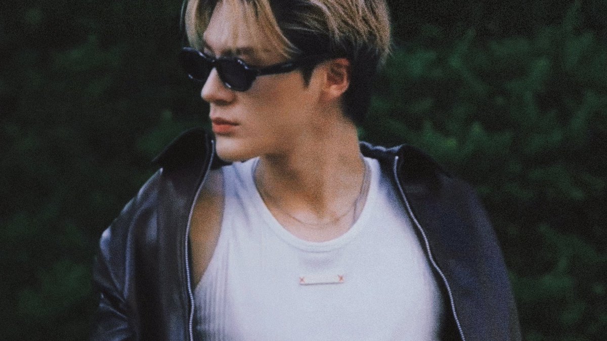 JENO of NCT looks handsome as ever in a recent photoshoot for “DREAMSCAPE.”