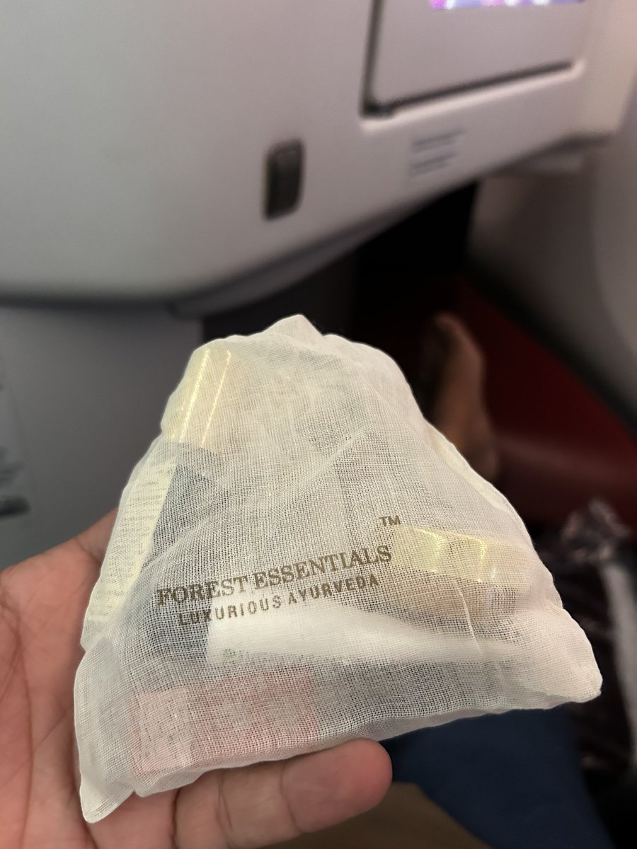 joinsumit's tweet image. Flew @airindia #businessclass recently #paris #delhi onboard #vistara #B787-9. Much refreshing  experience than many foreign flights on this route. New plane, modern seats, unlike older ones from others. Smart strategy by #airindia not to discontinue this experience. Recommended!