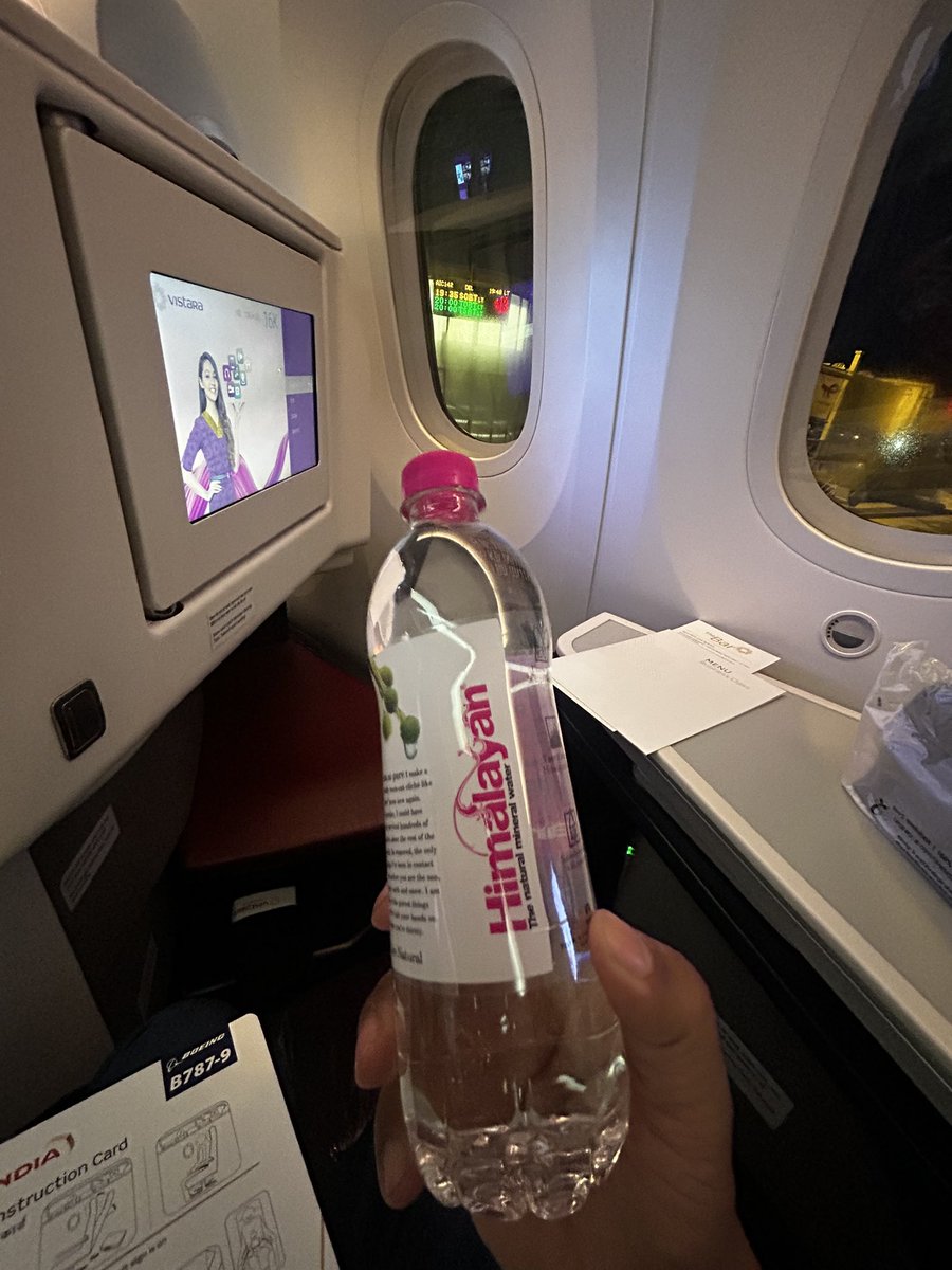 joinsumit's tweet image. Flew @airindia #businessclass recently #paris #delhi onboard #vistara #B787-9. Much refreshing  experience than many foreign flights on this route. New plane, modern seats, unlike older ones from others. Smart strategy by #airindia not to discontinue this experience. Recommended!