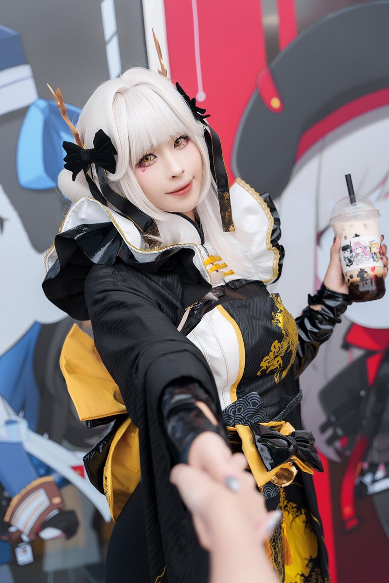 0908__kaori's tweet photo. ✨Let’s go grab some boba, Commander
🐰🐰🐰
Thank you Commanders, for celebrating #NIKKE2ndAnniversary with us. This @NIKKE_en x #XingFuTang @xingfutangsocal event was such an incredible experience!💖
I’ve always dreamed of playing cards and sipping on endless boba milk teas together—this was the perfect way to make it happen! Hope you had as much fun as I did 😆
#nikke #nikkegoddessofvictory #nikkecosplay #blanc #nikkegoddessofvictoryblanc #cosplay #cosplayer