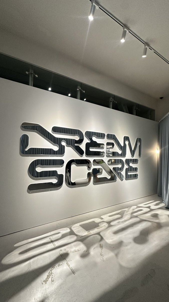 Jenowsiee's tweet photo. NCT DREAM POP UP STORE

feel free to save🤍 https://t.co/9e25s823jR