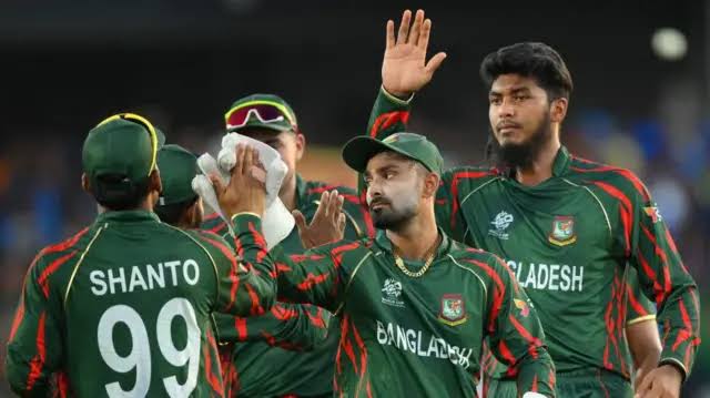 IPL में 2008 से ही कोई भी पाकिस्तानी खिलाड़ी नहीं खेल रहा है मगर 

इस बार बांग्लादेशी खिलाड़ियों को भी पूर्ण रूप से बाहर कर दिया गया है,

IPL के मेगा ऑक्शन में 13 बांग्लादेशी खिलाड़ियों ने रजिस्टर किया था जिनमें से 

कोई भी खिलाड़ी किसी भी टीम ने नहीं खरीदा है, अब बताया जा रहा है