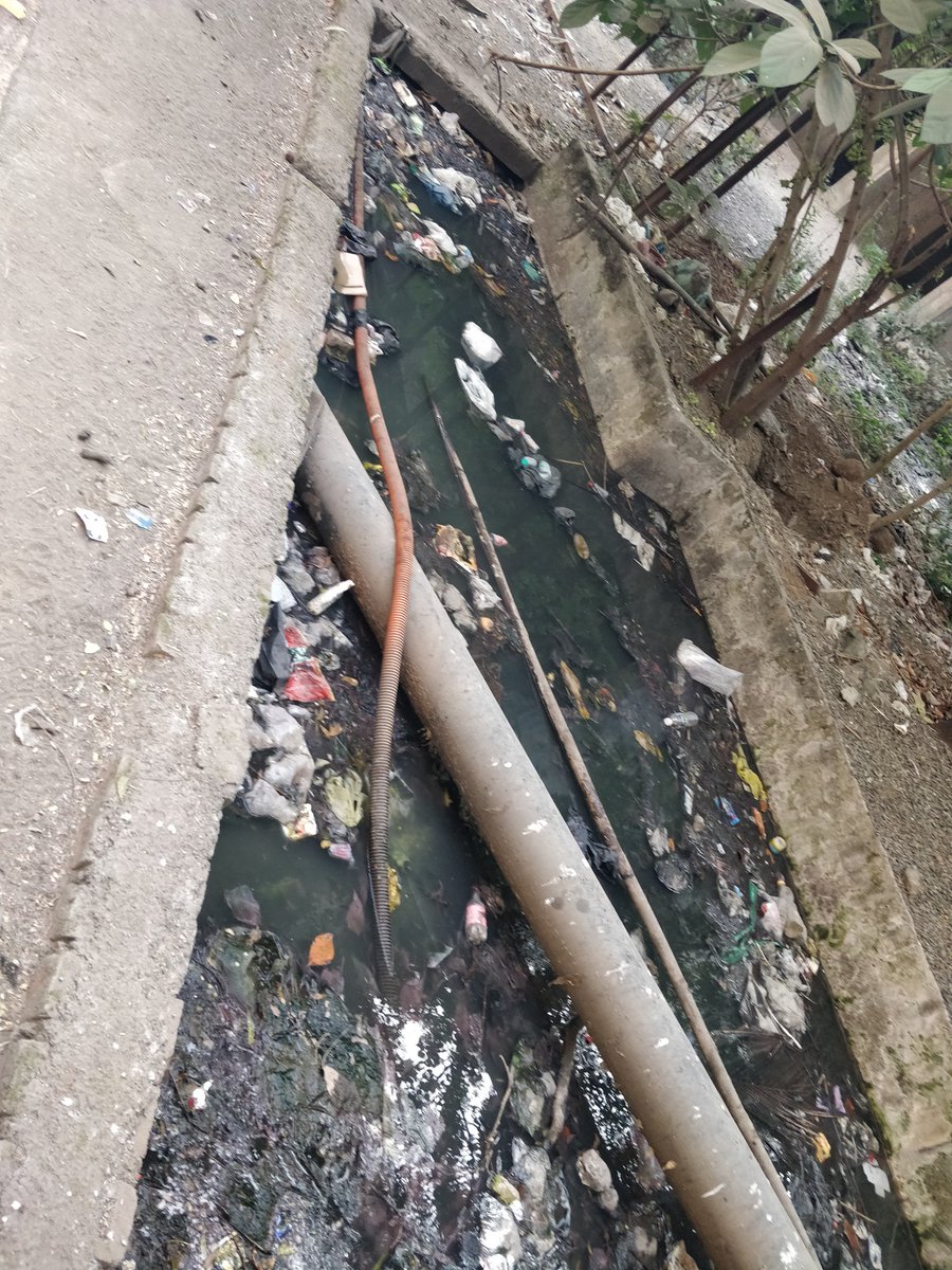 mohitmathur's tweet photo. @TMCaTweetAway  this is choked please take immediate action. Ram Mandir Road , Kasarvadavli, opposite Cosmos Orchid Blossom. https://t.co/IcTdga3wTk
