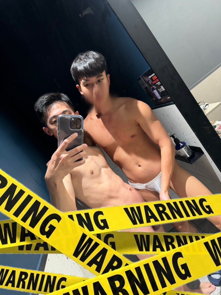 還是光溜溜的好
感謝 <a href="/Eric142107761/">ʕ •ᴥ•ʔ🐧</a> 
幫我除的乾乾淨淨
更是感謝野裸有無褲日
這個活動讓我大飽眼福😍😍

不過很佩服那些能除到硬起來的
不然剛除完拍起來會更好看一點

沒硬就是小🐤就不另外發無碼的了 

#野裸
#無褲日 
#光溜溜 
#小雞雞