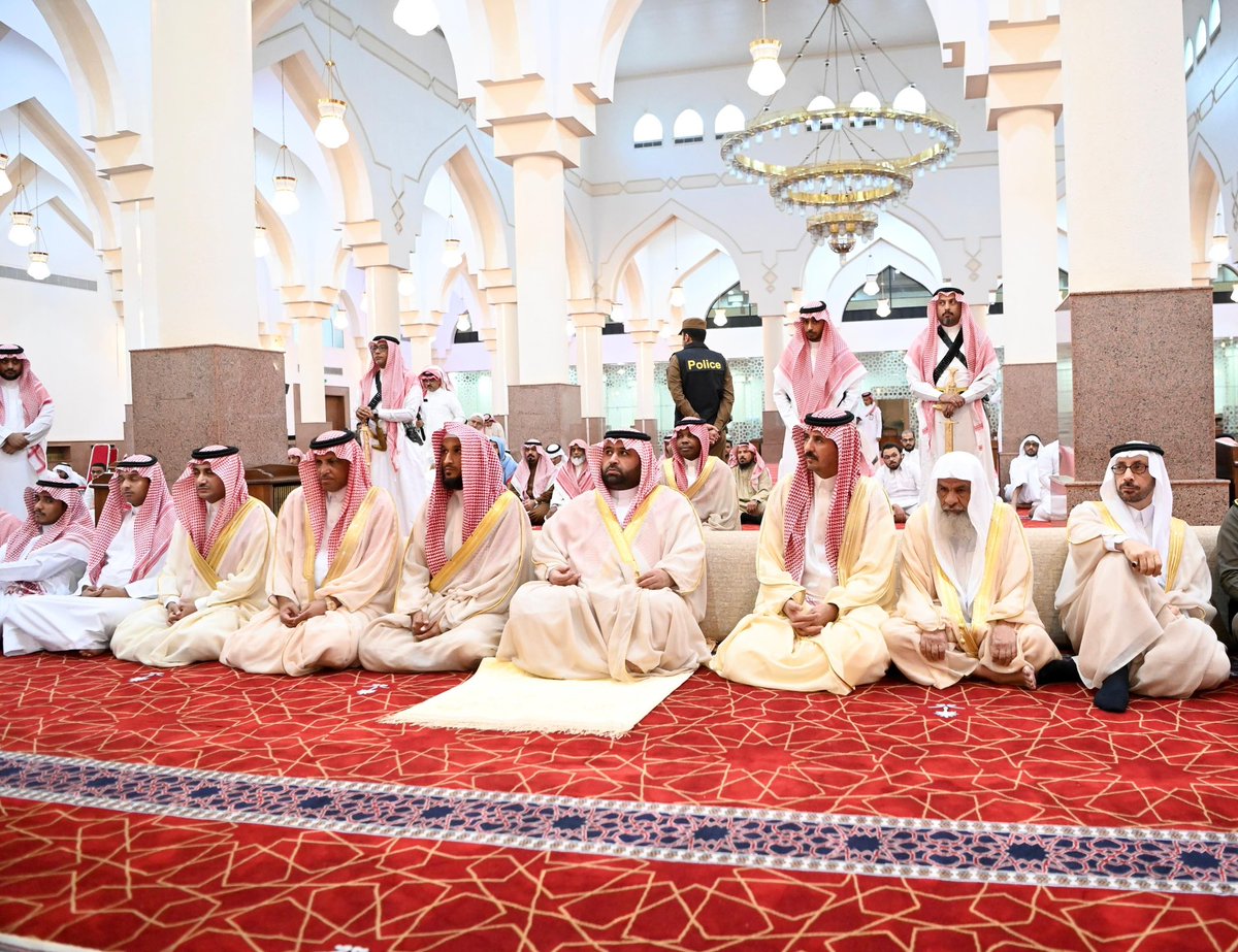 jazangov's tweet photo. سمو نائب أمير منطقة جازان
#محمد_بن_عبدالعزيز
يؤدي صلاة الاستسقاء مع جموع المُصلين بجامع خادم الحرمين الشريفين بمدينة #جيزان. https://t.co/w5DwMce2Gk
