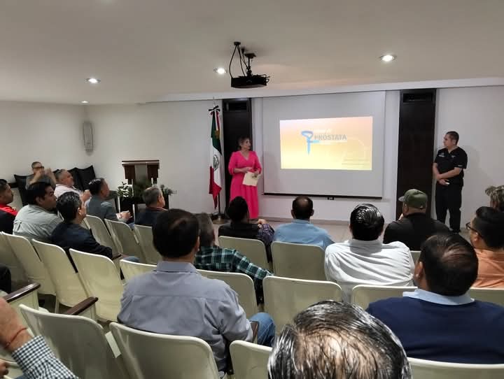 3campanadas's tweet photo. ♂️Auditorio Primeras Damas de @DIFSonora: el Dr. Dib el Daoud Semán compartió la #CharlaConElEspecialista: #CáncerDePróstata ante un público mayoritariamente masculino, que manifestó un indudable interés al momento de querer aclarar sus dudas sobre el tema.

#Salud #Hombres #GMSJ https://t.co/4vTyfoEqBy