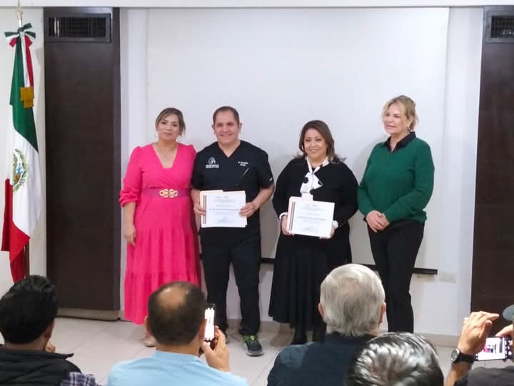 3campanadas's tweet photo. ♂️Auditorio Primeras Damas de @DIFSonora: el Dr. Dib el Daoud Semán compartió la #CharlaConElEspecialista: #CáncerDePróstata ante un público mayoritariamente masculino, que manifestó un indudable interés al momento de querer aclarar sus dudas sobre el tema.

#Salud #Hombres #GMSJ https://t.co/4vTyfoEqBy