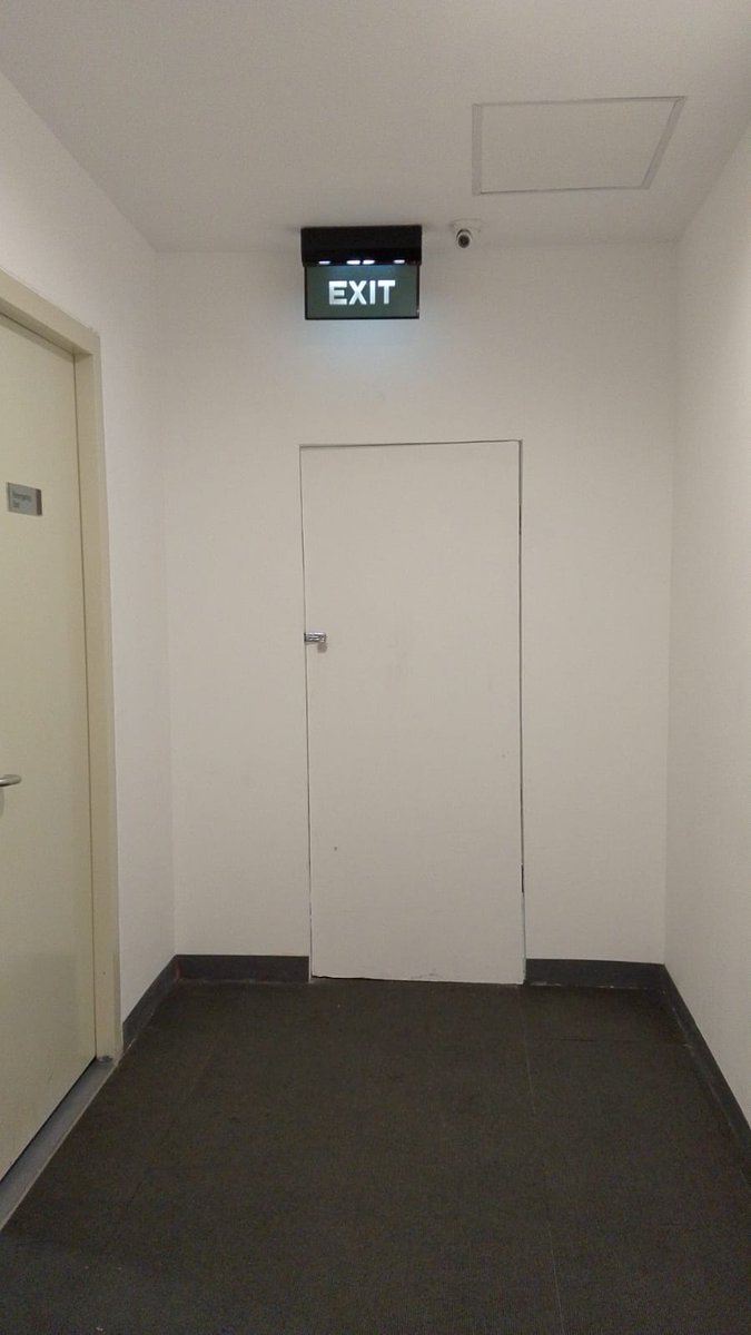 RoyPrat06's tweet photo. Berharap ini pintu bisa langsung ke kamar kamu https://t.co/fZBAtKNNt7