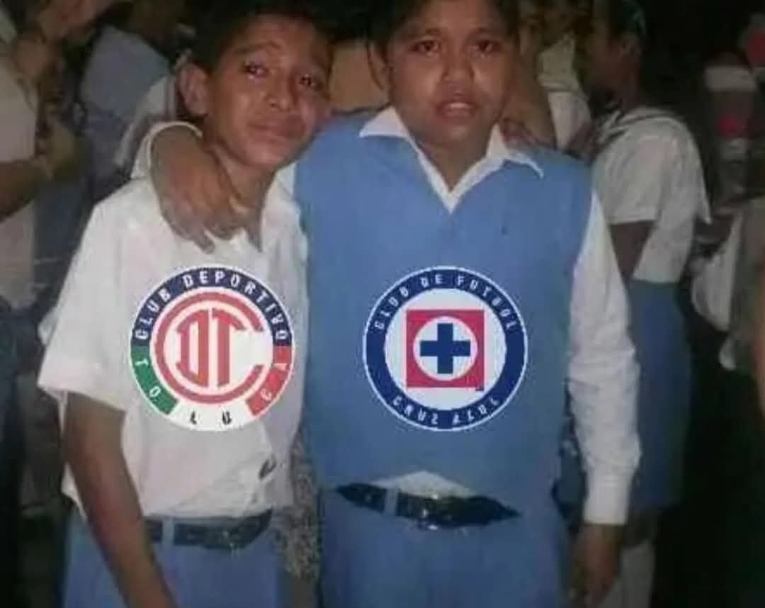 Aficionados de Cruz azul y Toluca en estos momentos.