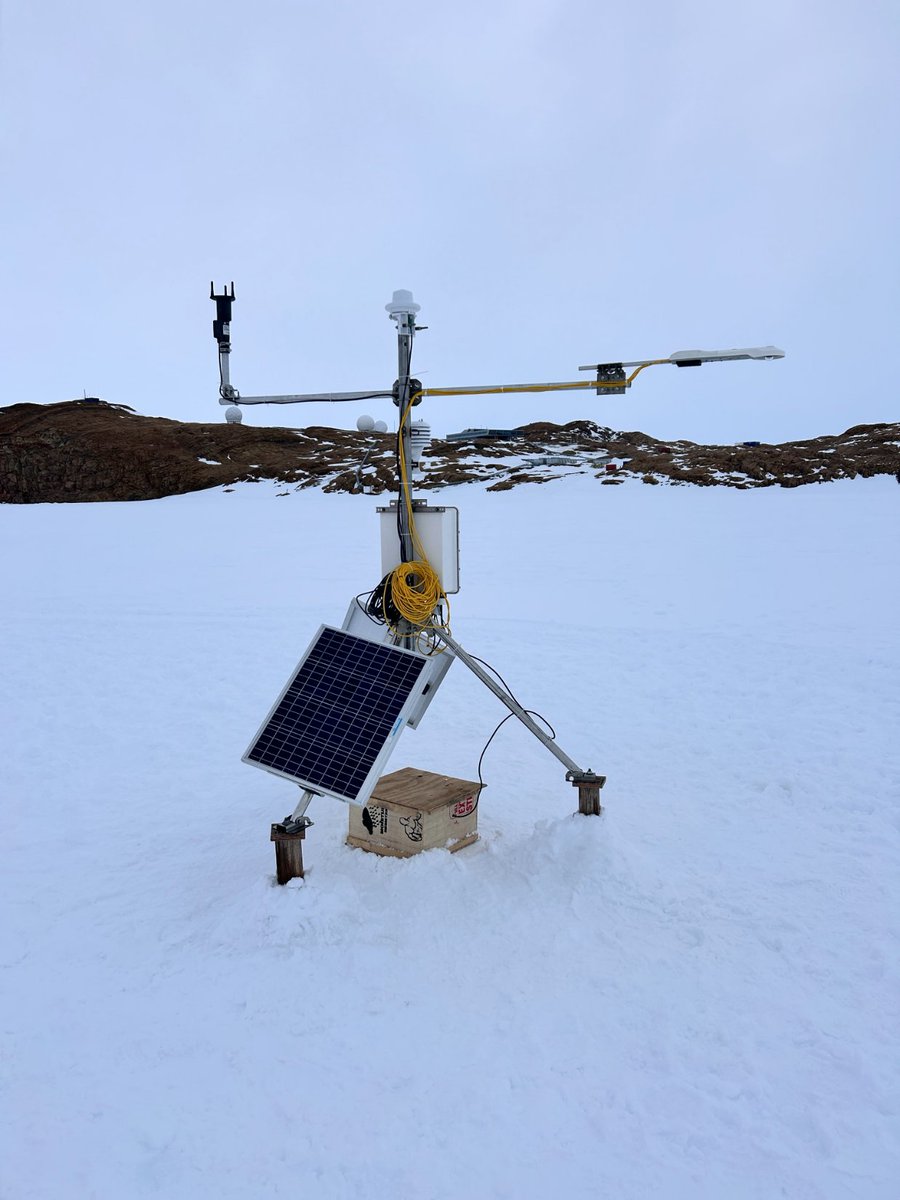 PRAISE_NCPOR's tweet photo. Radiation measurements are one of our focuses in terms of sea-ice energy budgets!🌍❄️The PRAISE team installing a MET TOWER system on the sea ice covered regions of Prydz Bay, East Antarctica. #44ISEA @ncaor_goa 
@moesgoi 
@JensonGeorge12 
@campbellsci_eu https://t.co/AcbEdveXwB