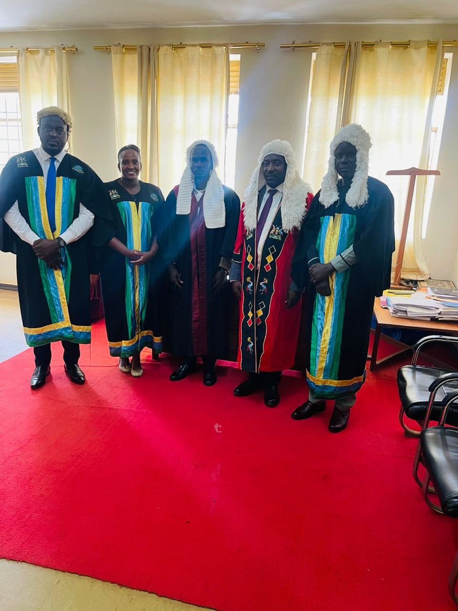 FortFpcc50675's tweet photo. Pursuant to the Kabarole District Council's convening to pay tribute to the late Hon. Bazira Peter, Fort Portal City was duly represented by its leadership. #leadersdebate #UgandaUncovered #Africa https://t.co/3CflIQ1cg7