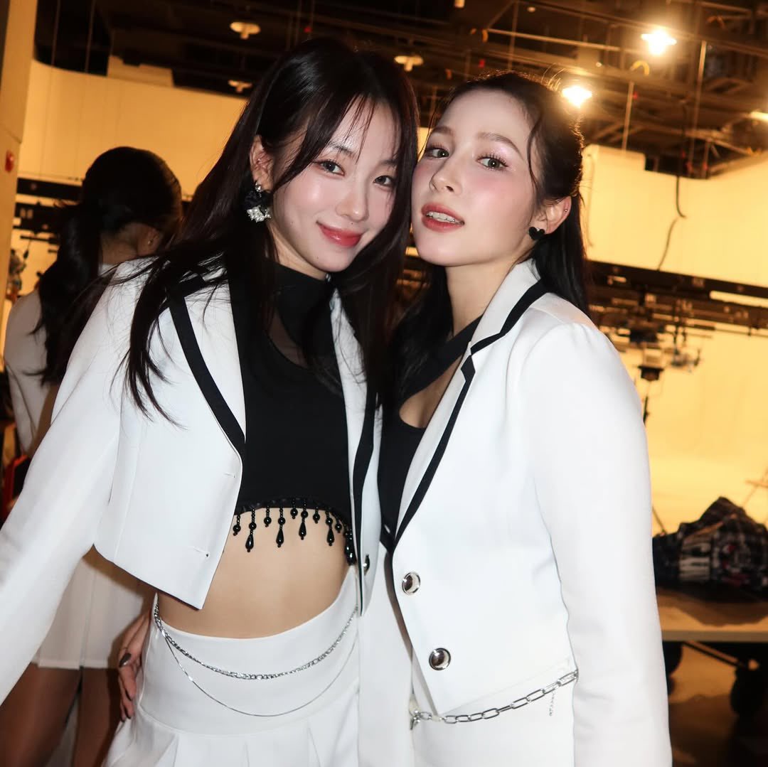 leanavvabHQ's tweet photo. 📷 241128 from @/yr_ahy via instagram
🌻: planning on kidnapping them soon!! #timeturner #타임터너
#LEANAVVAB #정리아 #JungLea #JLEA #랴밥 #郑丽雅 #ANNATALIA #아나탈리아 #AnnataliaYi #依然 https://t.co/J2vrLyLNs1