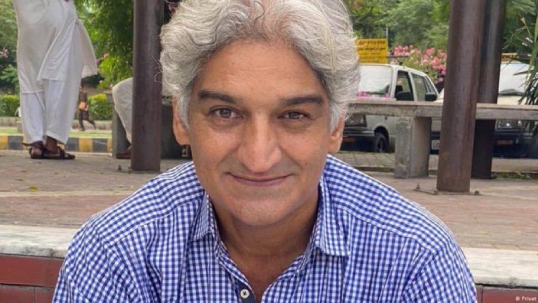 صحافی مطیع اللہ جان کی ایجنسیوں کے ہاتھوں جبری گمشدگی کی مذمت کرتا ہوں،شہباز شریف/نامعلوم نے اسلام آباد کوصحافیوں کیلئے گوانٹاناموبے بنادیا ہے۔مطیع اللہ جان کا جرم صحافت ہے،حقائق عوام کے سامنے لانا ہے اورباالخصوص پاکستان تحریک انصاف <a href="/PTIofficial/">PTI</a> کے پرامن احتجاج پر بدترین حکومتی