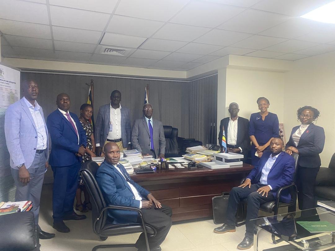 FortFpcc50675's tweet photo. Meeting @MTWAUganda with Rtd Col Tom Butime, His Worship the Mayor Asaba Edison Ruyonga, DTC Richard, CTC Rabwoni and RCC rep @StateHouseUg. @RwenzoriMarathn https://t.co/ZcqUQtERlu