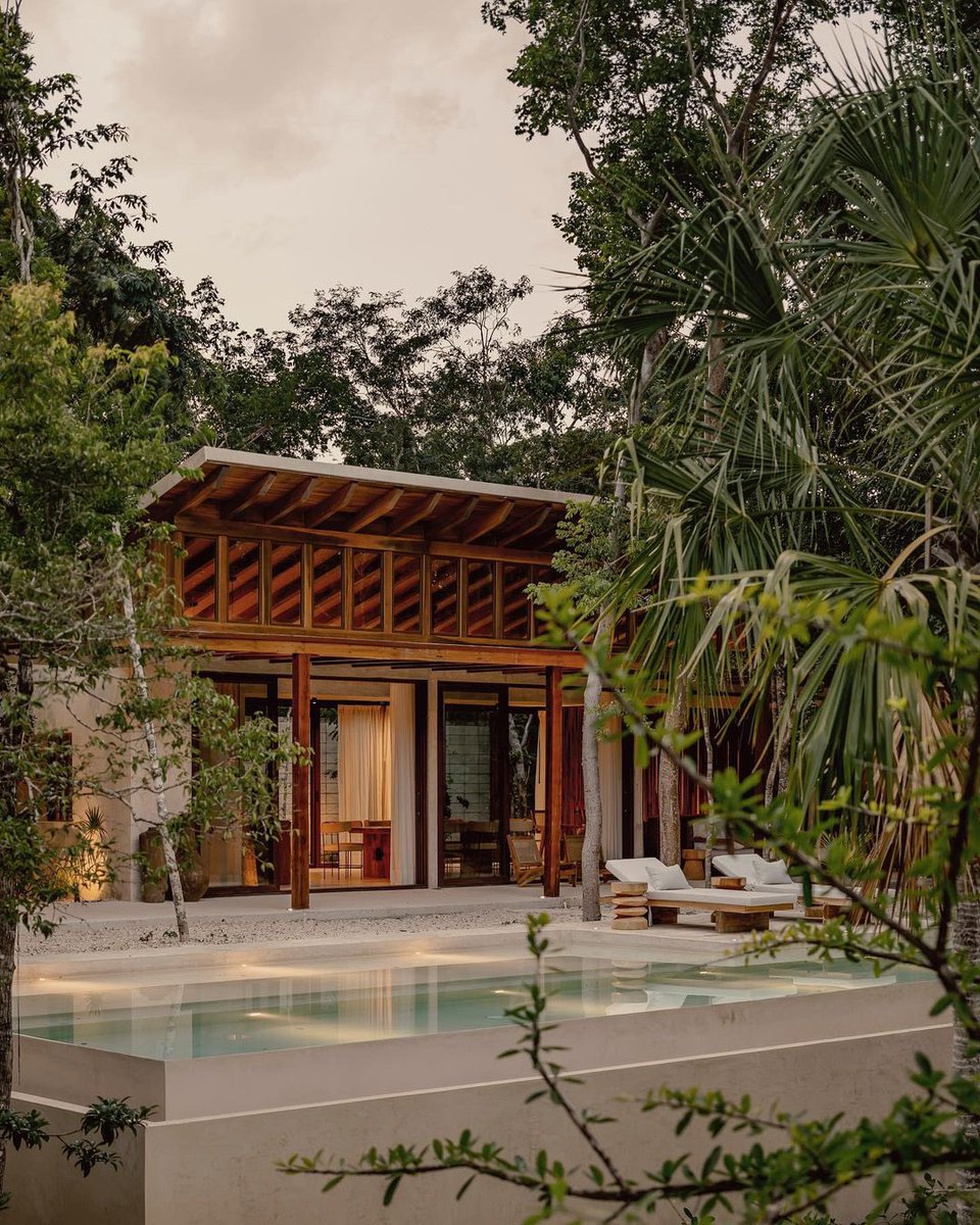 Casa Tropical Design by @jaquestudio Interior design by @danielaparradesign Photo by @cesarbejarstudio ⠀
Get Inspired, visit myhouseidea.com