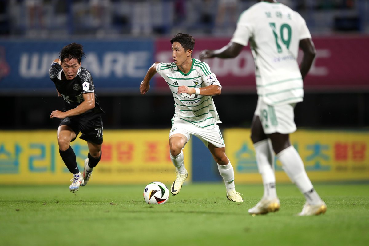 🇰🇷 Promotion-Relegation Playoff 2 Preview 

🐆 Seoul E-Land 🆚 Jeonbuk Hyundai Motors 🟢
🗓️ Sunday, 1st December
🏟️ Mokdong Sports Complex
📺 TV.KLeague.com
📰 Preview 👇

#KLeague | #K리그 |#SEFCvJEO

🔗tinyurl.com/4dkem9md