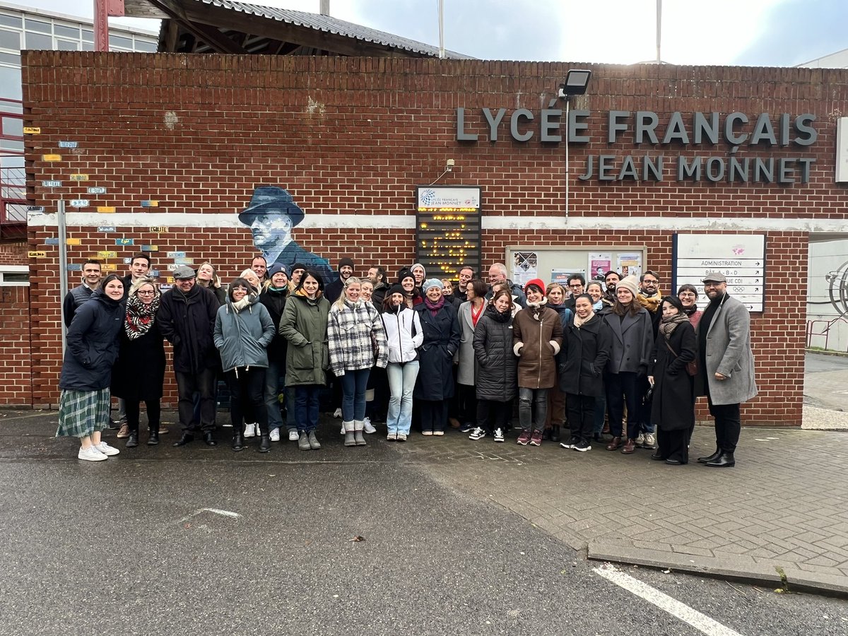 irf_zenos's tweet photo. L’ @irf_zenos 1er et 2nd degré a accueilli la première formation en présentiel des PàP. Au programme : 
📚 Connaître le système éducatif français ; 
📝 Travailler l'écrit et l'oral
🎯 Concevoir son enseignement
📊 Évaluer les progrès des élèves 1/2 https://t.co/LypSx89CfQ