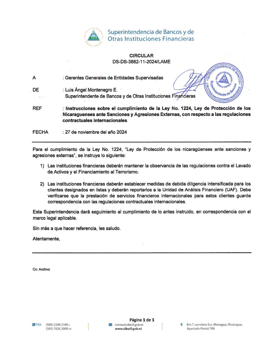 Parece que la dictadura recula con la ley que exige a los bancos darles servicios a los sancionados.
Esta circular de la Superintendencia de Bancos deja claro que “debe verificarse que la prestación de servicios financieros” a los sancionados tiene que “guardar correspondencia