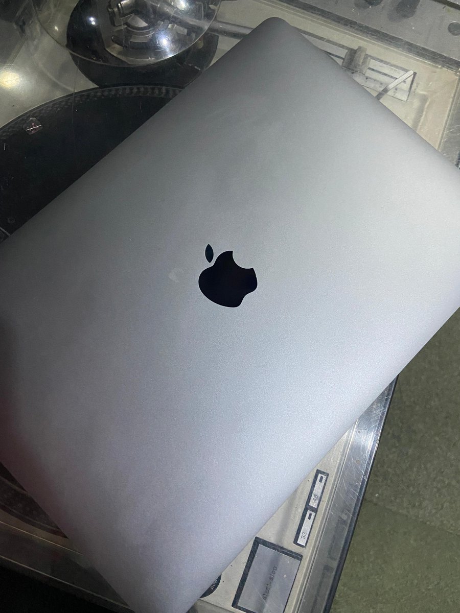 tinnitinnn's tweet image. #lapakcot 
WTS Macbook Air M1 2020 8/256GB
Kondisi 95% mulushh cuman baret pemakaian
No box (only unit&amp;amp;charger)
8.8jt - Jakut (COD Available)